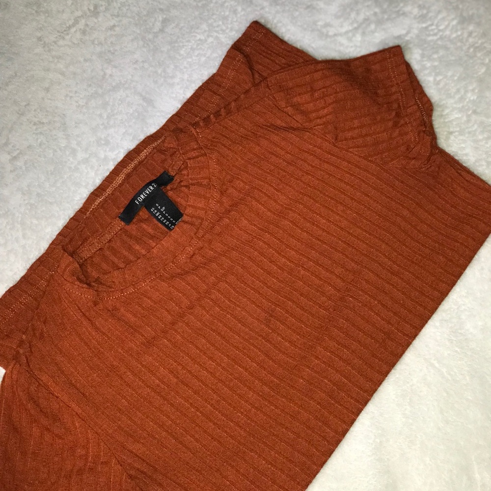 Forever 21 burnt orange tee sz. Small